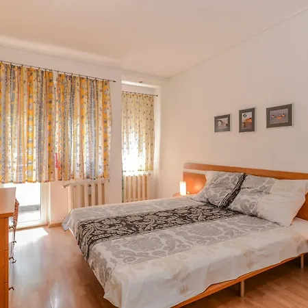 Apartment Lion's Bridge Sunny One Bedroom *