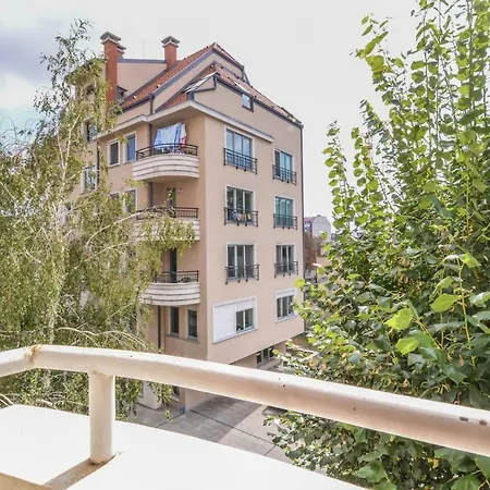 Lion's Bridge Sunny One Bedroom Apartment *
