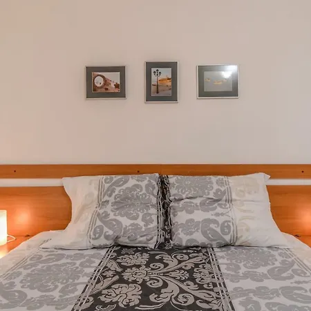 Lion's Bridge Sunny One Bedroom Sofia